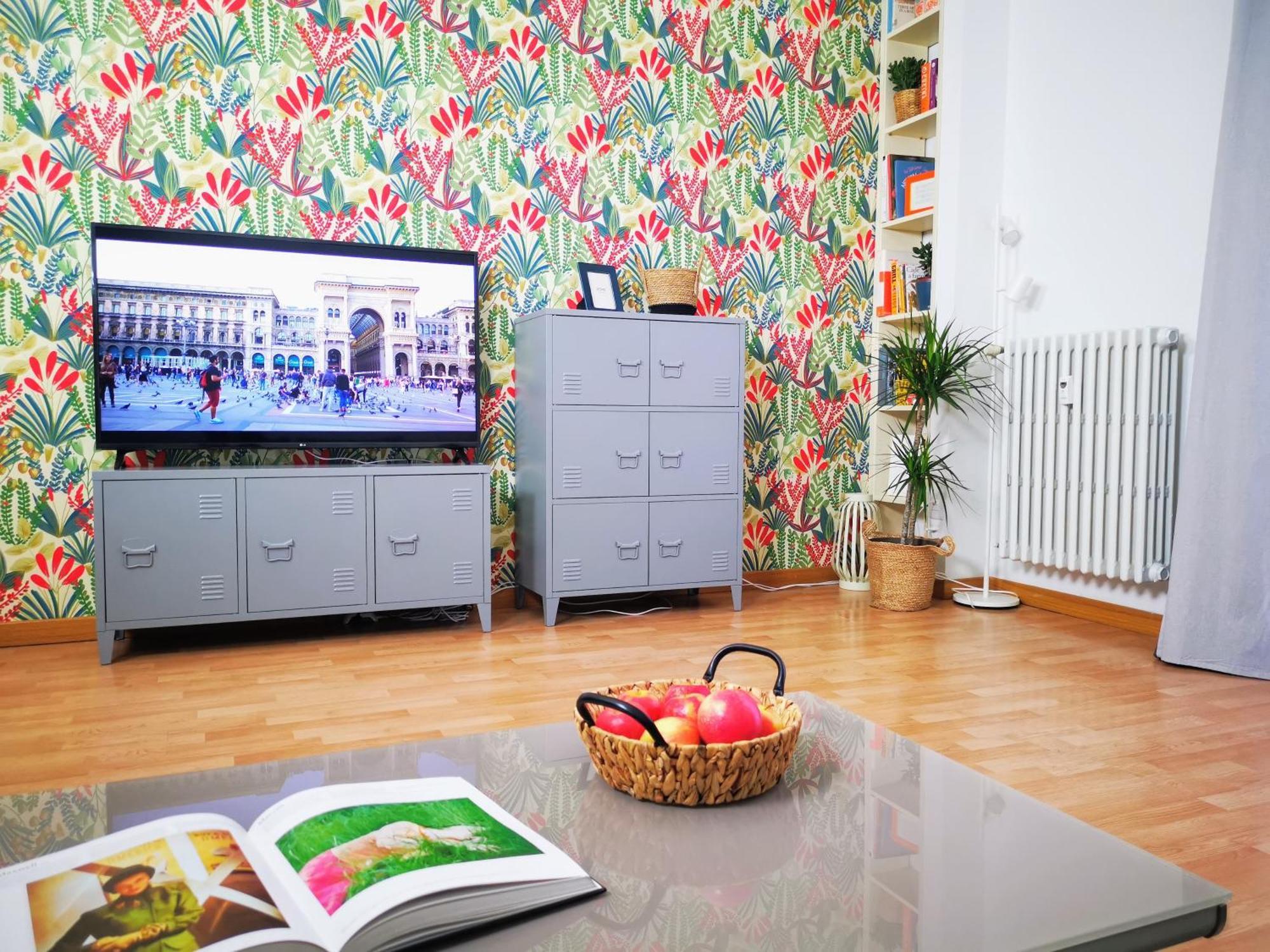 Spacious Apartment 50 Meters From The Metro Милан Экстерьер фото